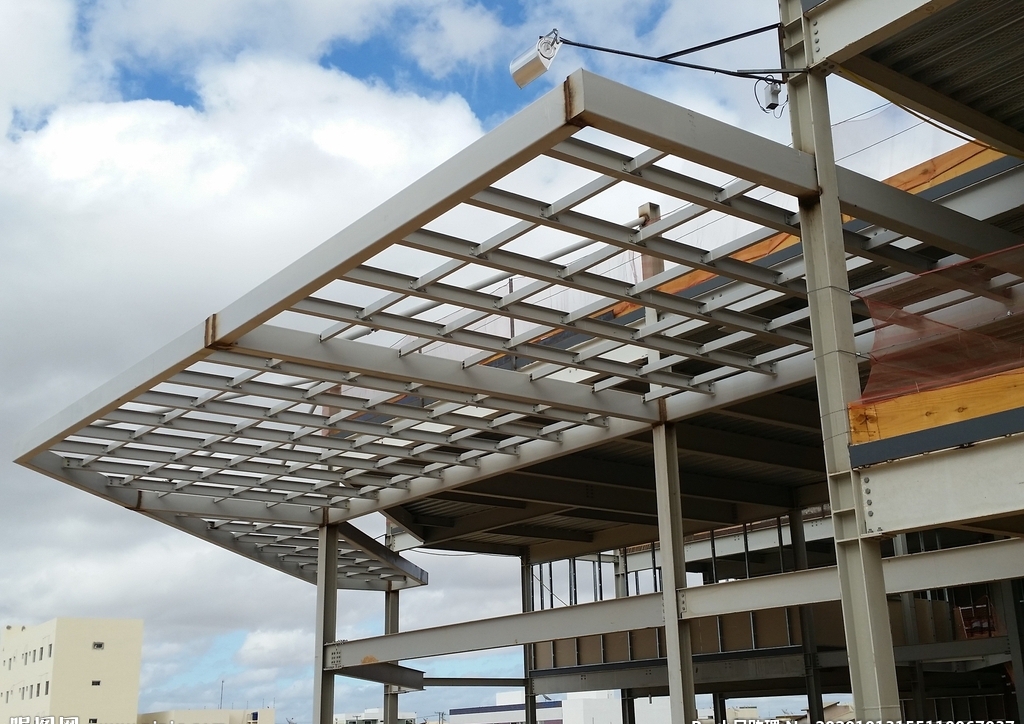 大跨度拱形钢结构